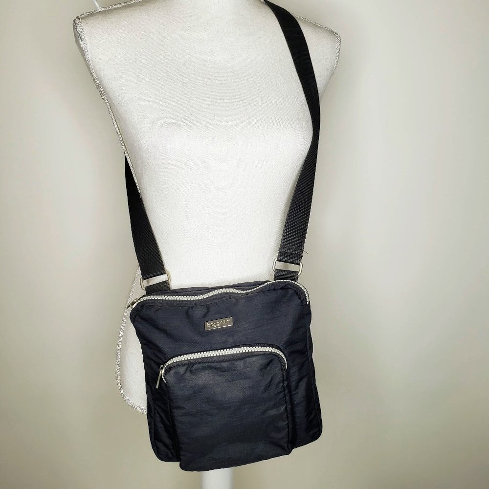 Baggalini Black Square Zippered Crossbody Bag